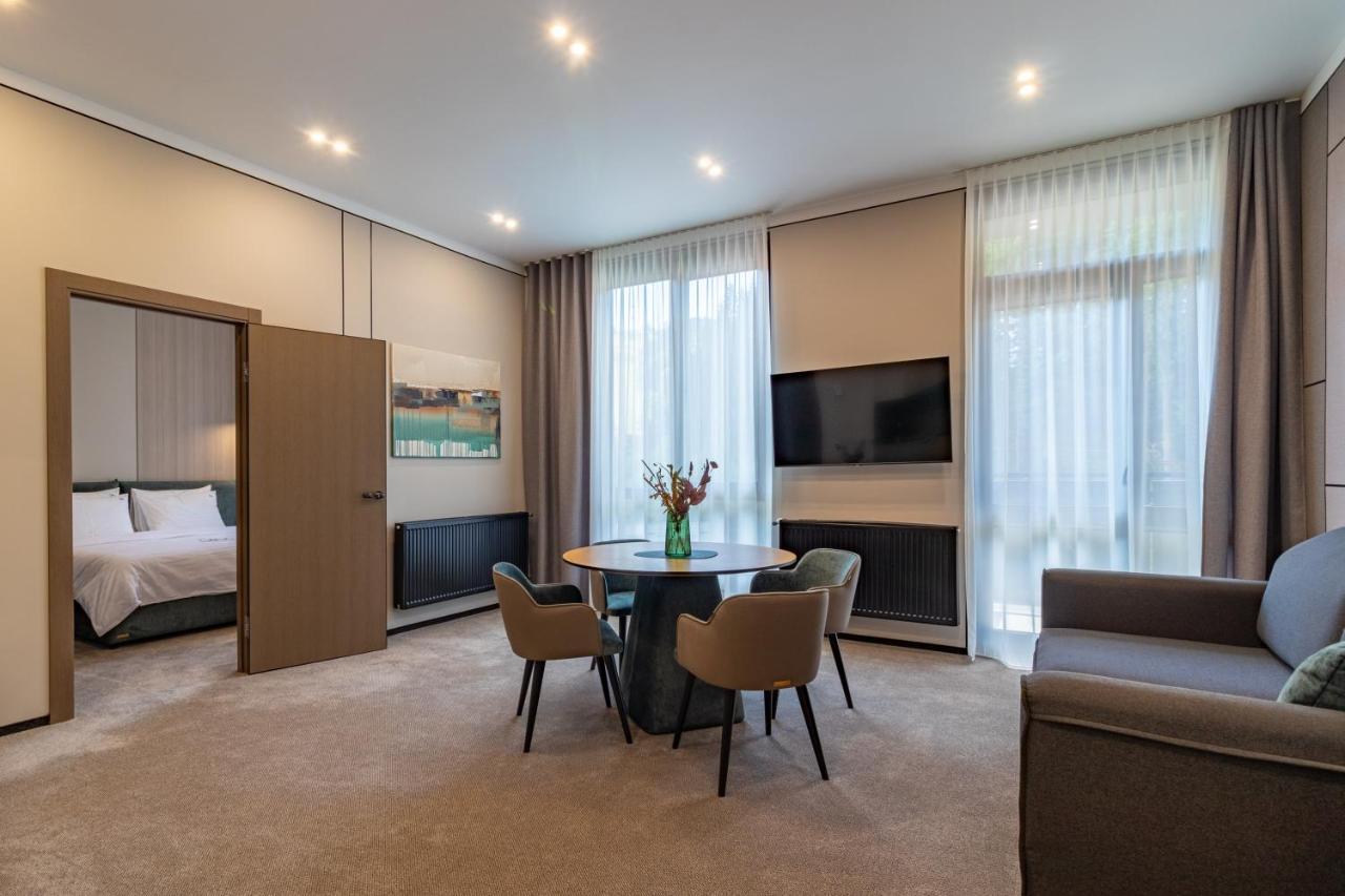 Shelter Apart Hotel Bukovel Bagian luar foto