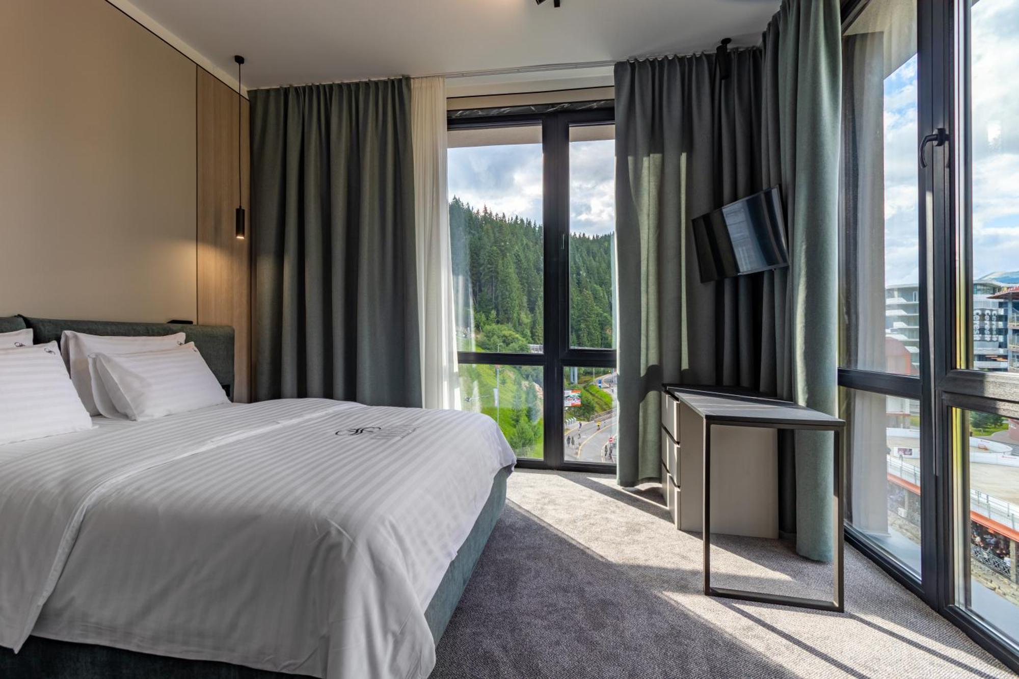 Shelter Apart Hotel Bukovel Bagian luar foto