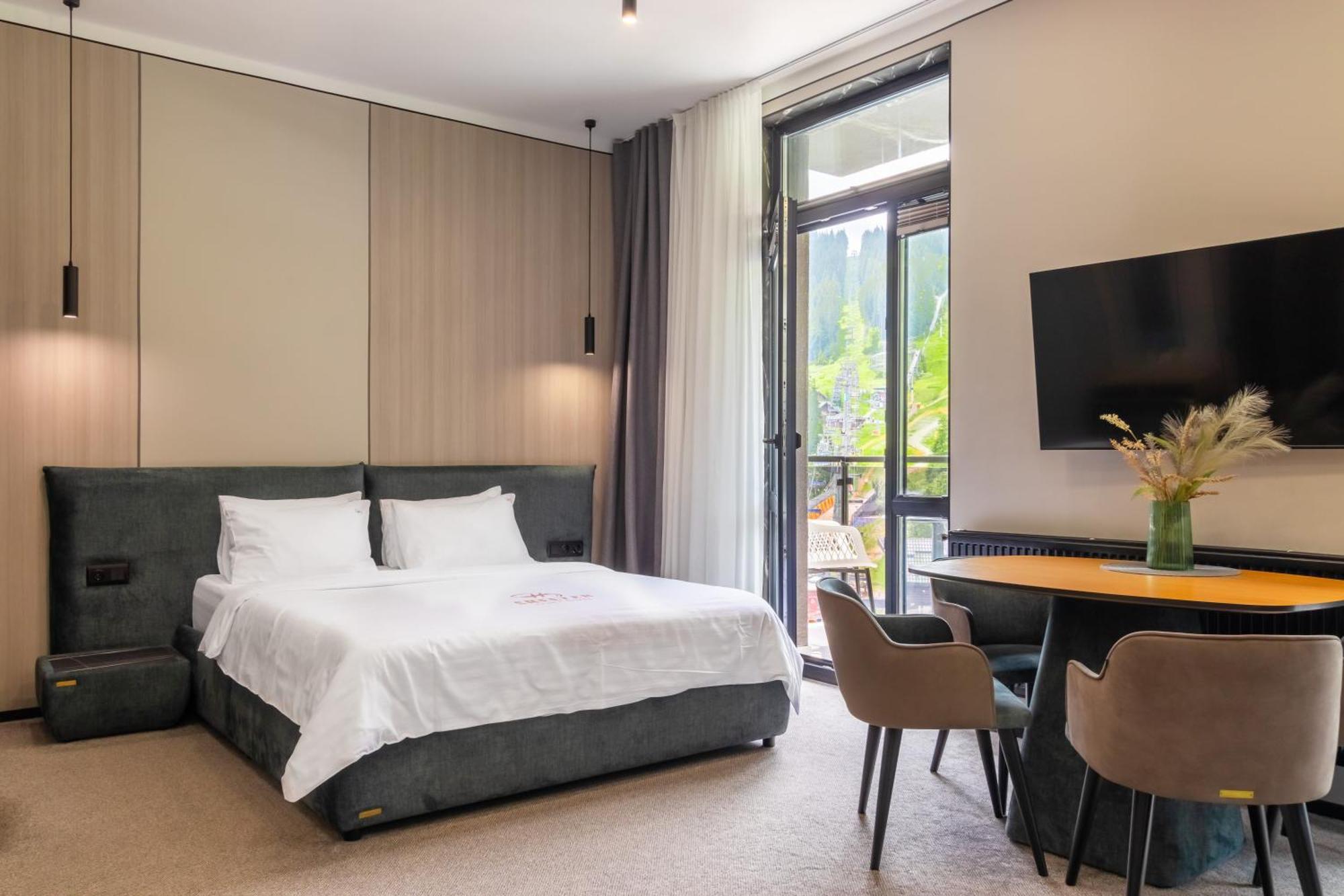 Shelter Apart Hotel Bukovel Bagian luar foto