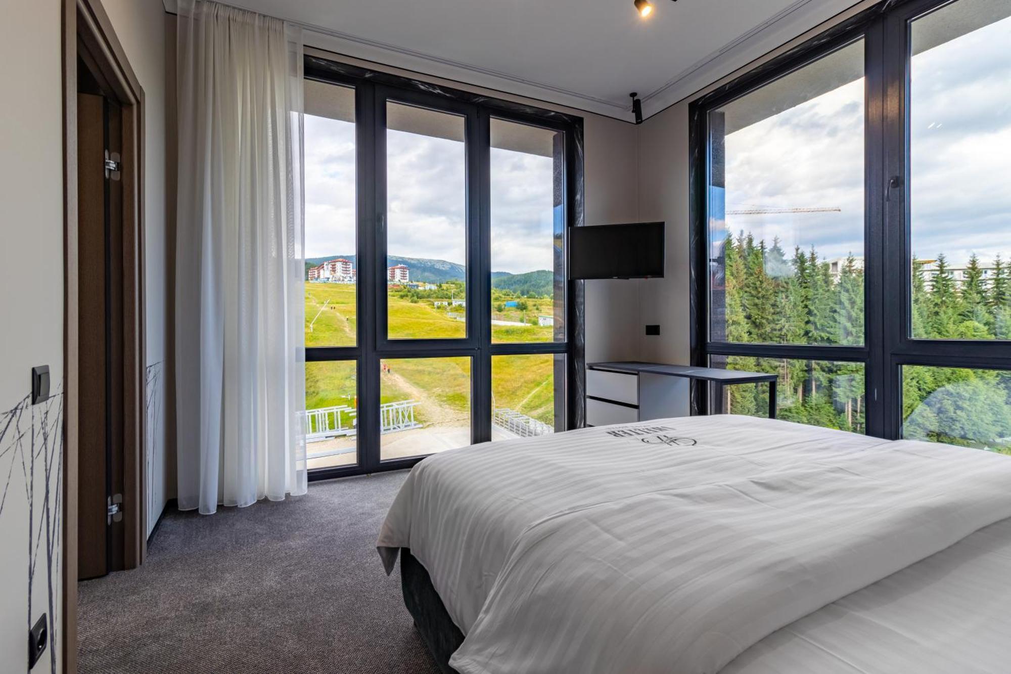 Shelter Apart Hotel Bukovel Bagian luar foto