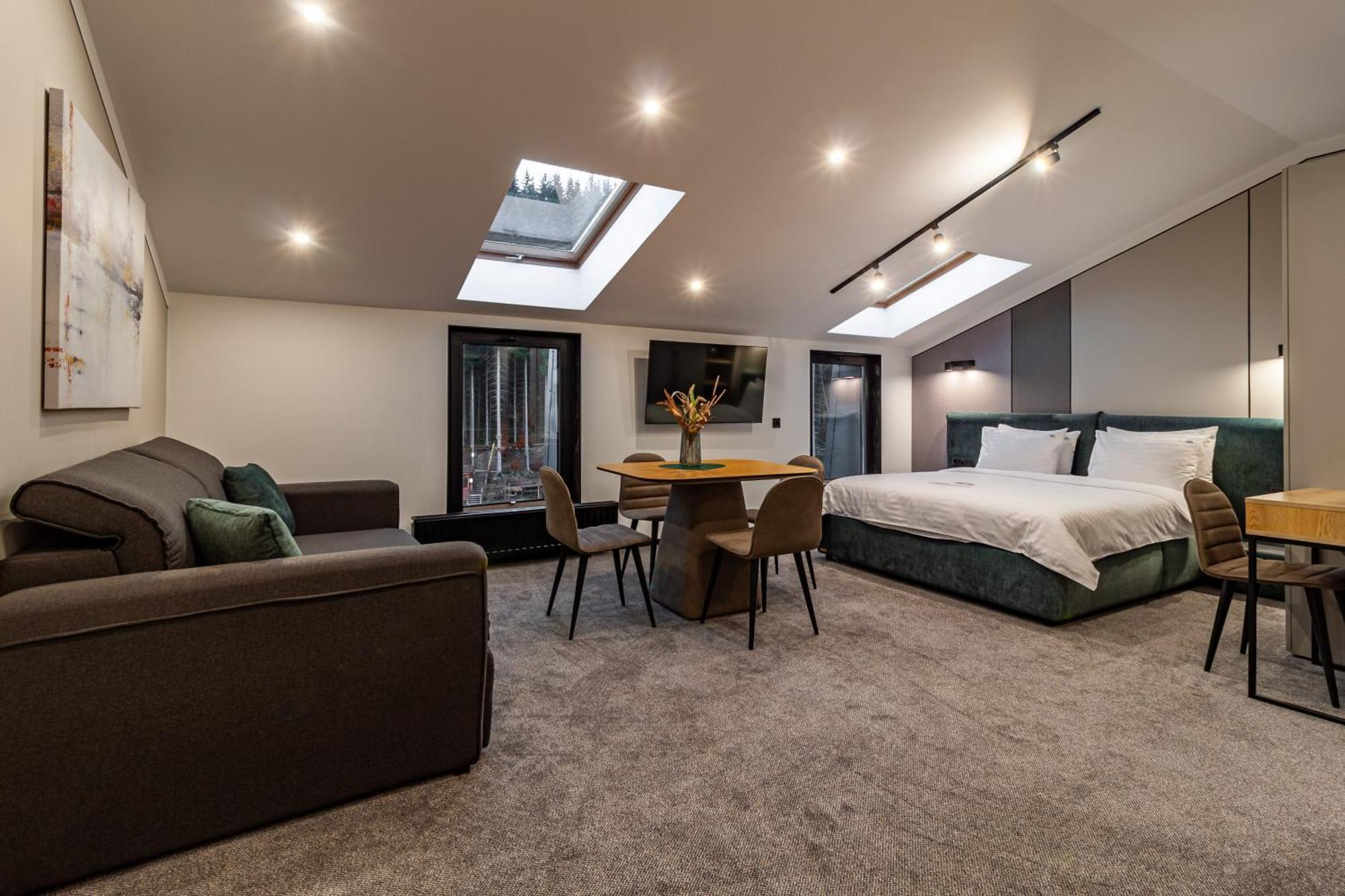 Shelter Apart Hotel Bukovel Bagian luar foto