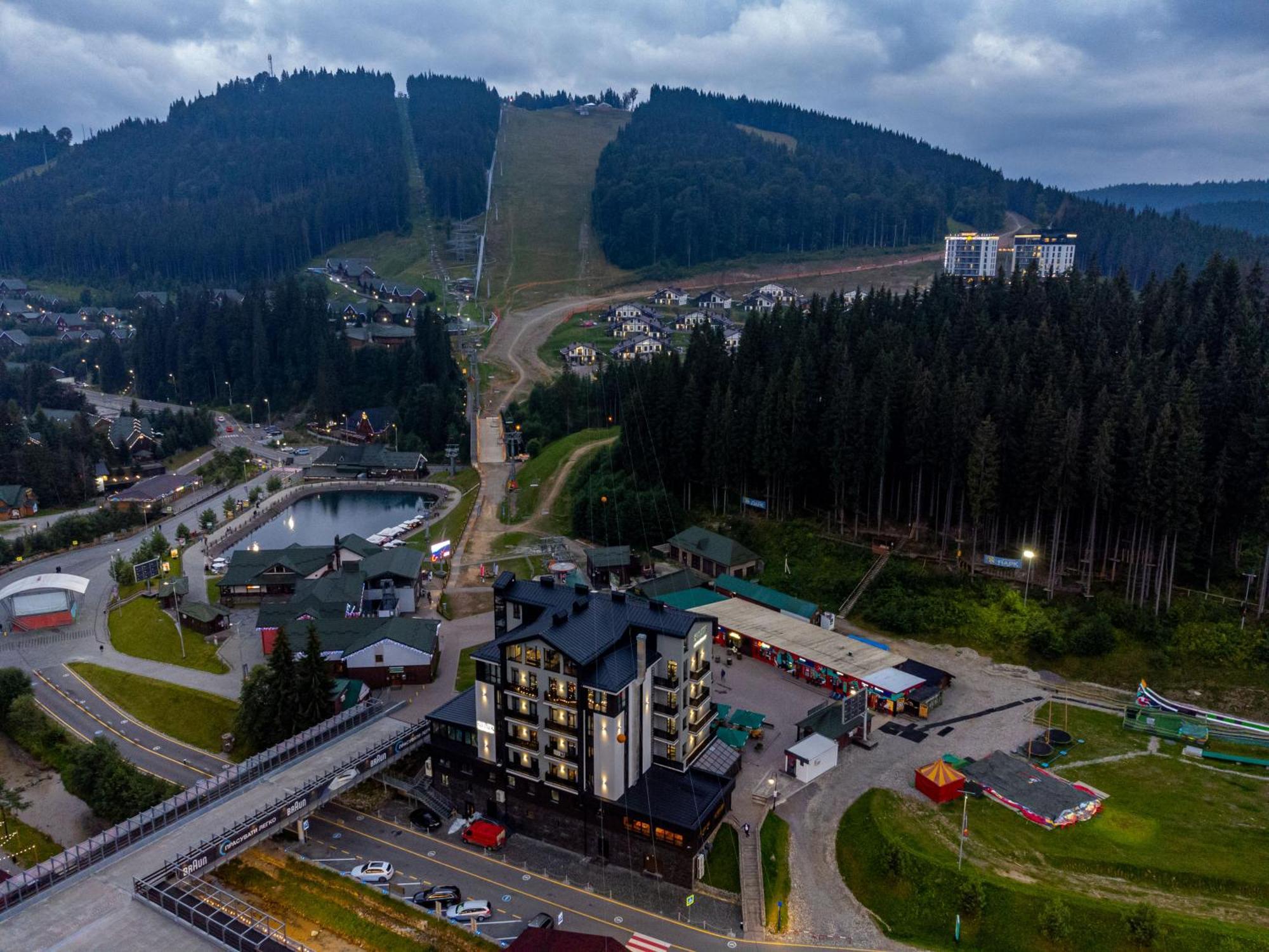 Shelter Apart Hotel Bukovel Bagian luar foto